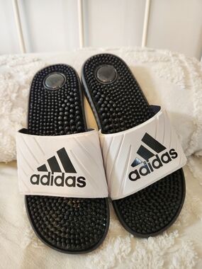 Adidas White & Black Voloossage Slide Sandals With Massaging Foot Bed Size 8